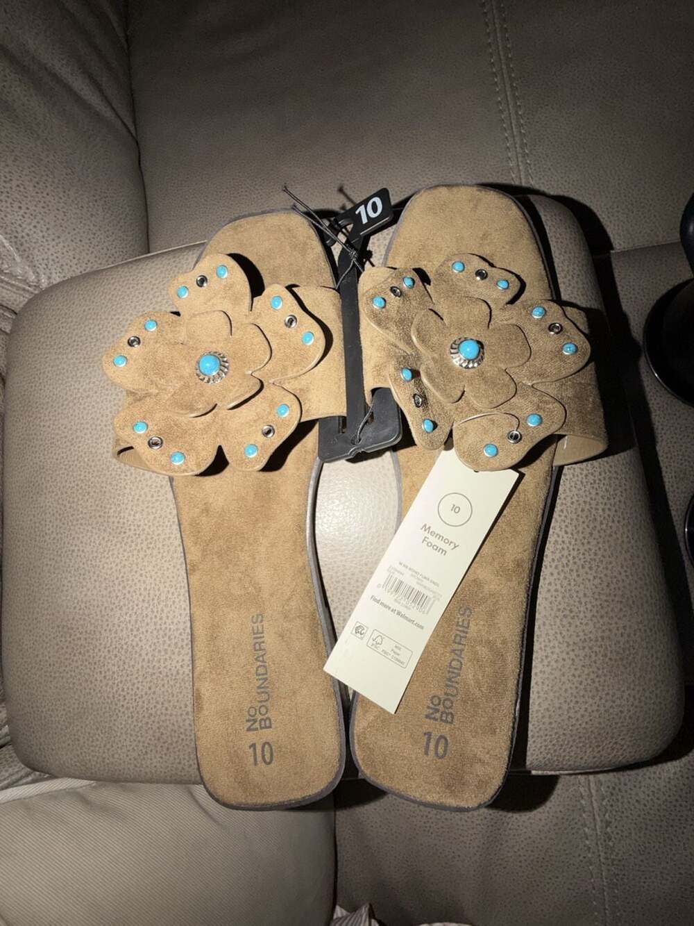 No Boundaries Women's Studded Faux Suede Flower Slide Sandals